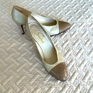Vintage Evins pump, career shoe, made in Italy size 9.5 office siren, 2 tone